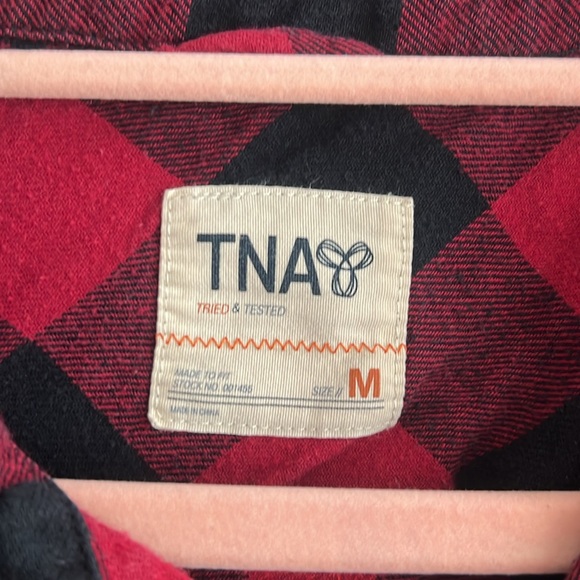 Classic TNA red and black flannel shirt - Picture 4 of 5